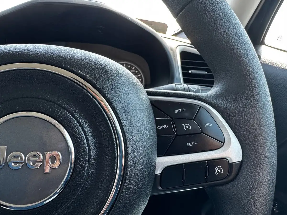 2018-jeep-renegade-10-gse-sport-big-13