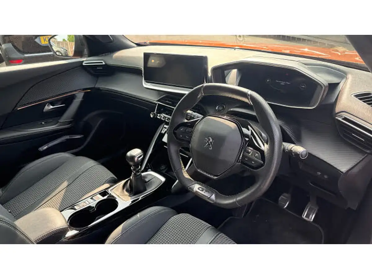 2022-peugeot-2008-suv-12-puretech-gt-big-10