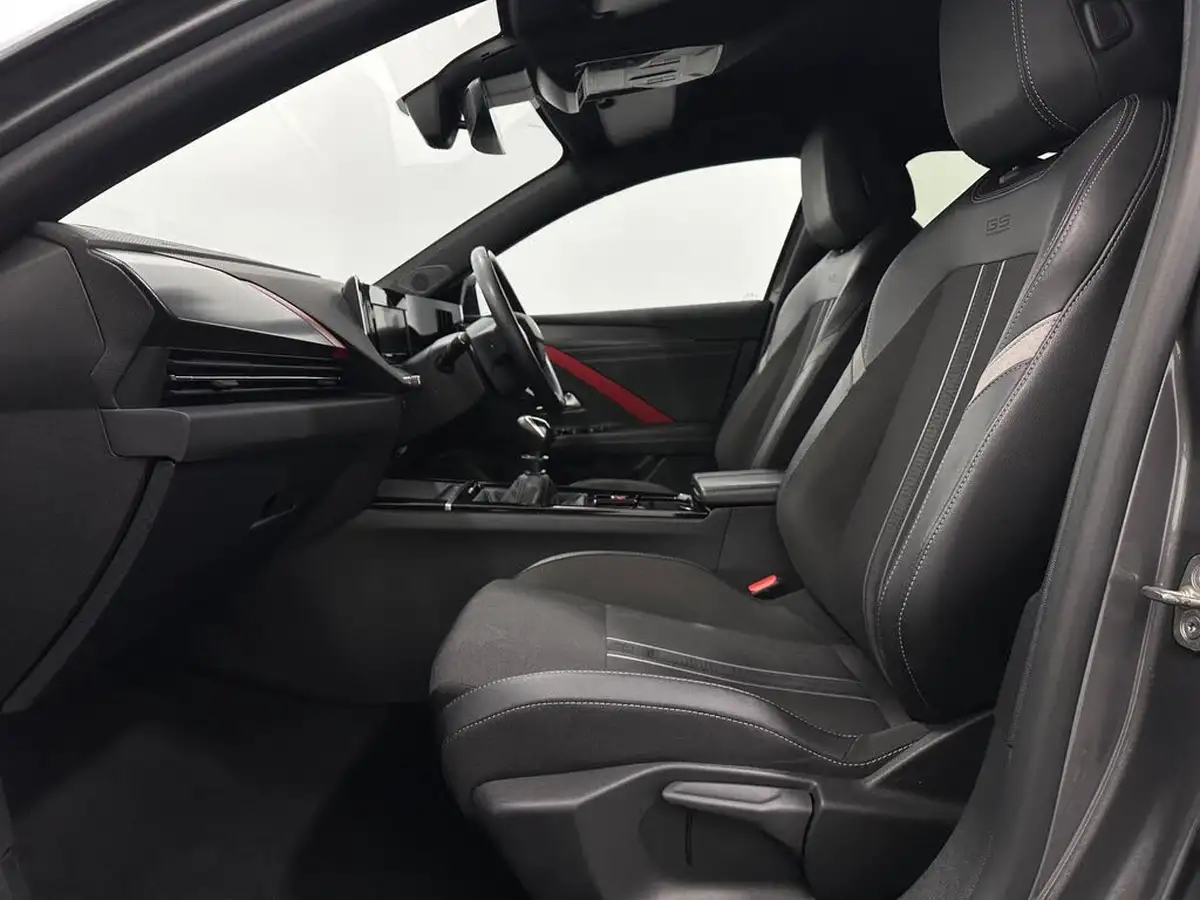 2022-vauxhall-astra-12-turbo-gs-line-hatchback-big-35