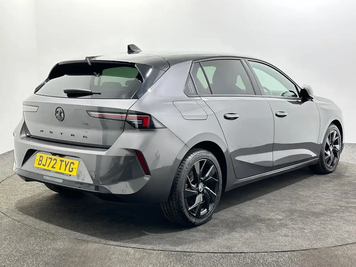 2022-vauxhall-astra-12-turbo-gs-line-hatchback-big-7