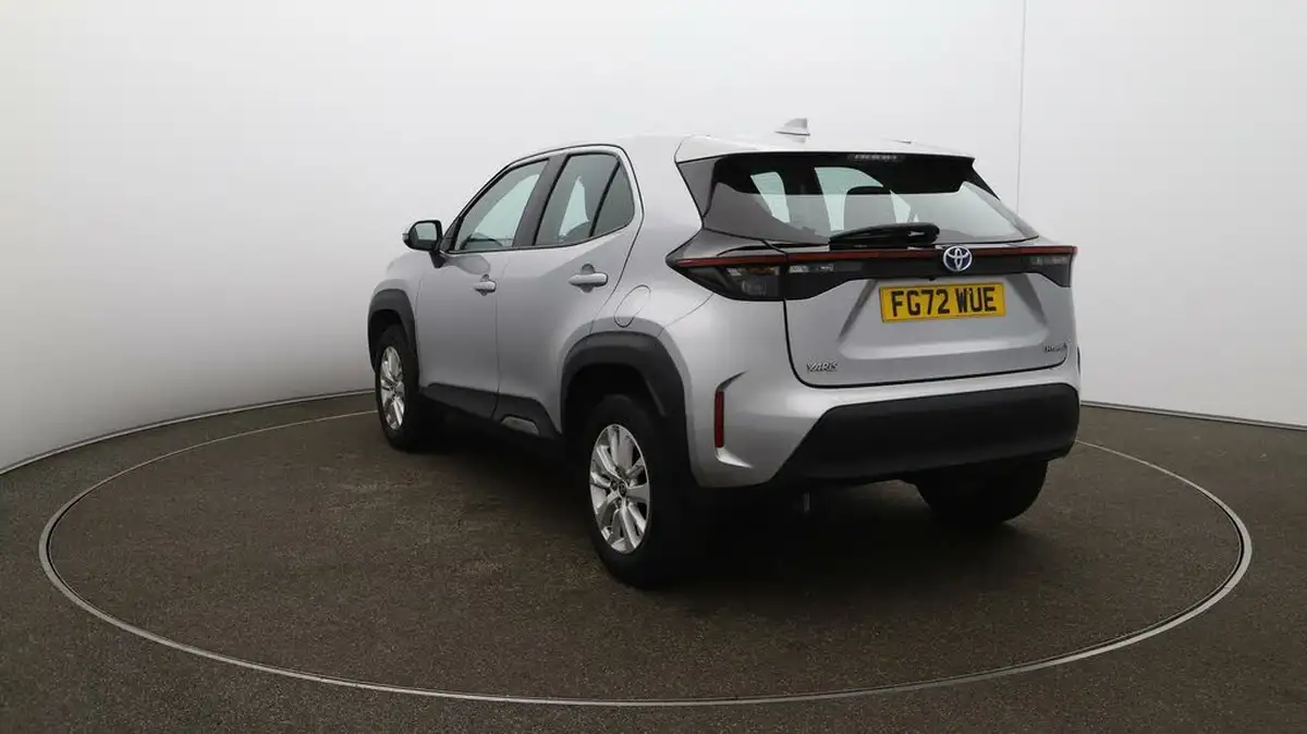 2022-toyota-yaris-cross-15-vvt-i-icon-big-53
