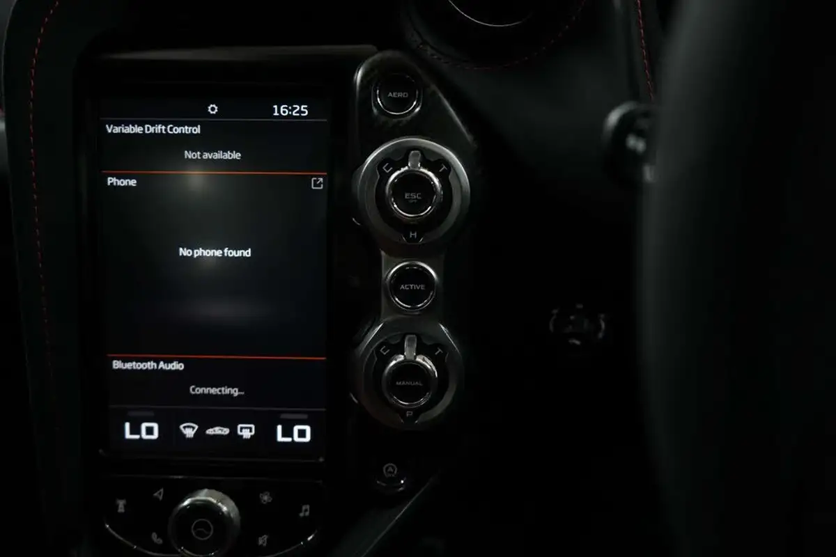 2019-mclaren-720s-40-luxury-big-33
