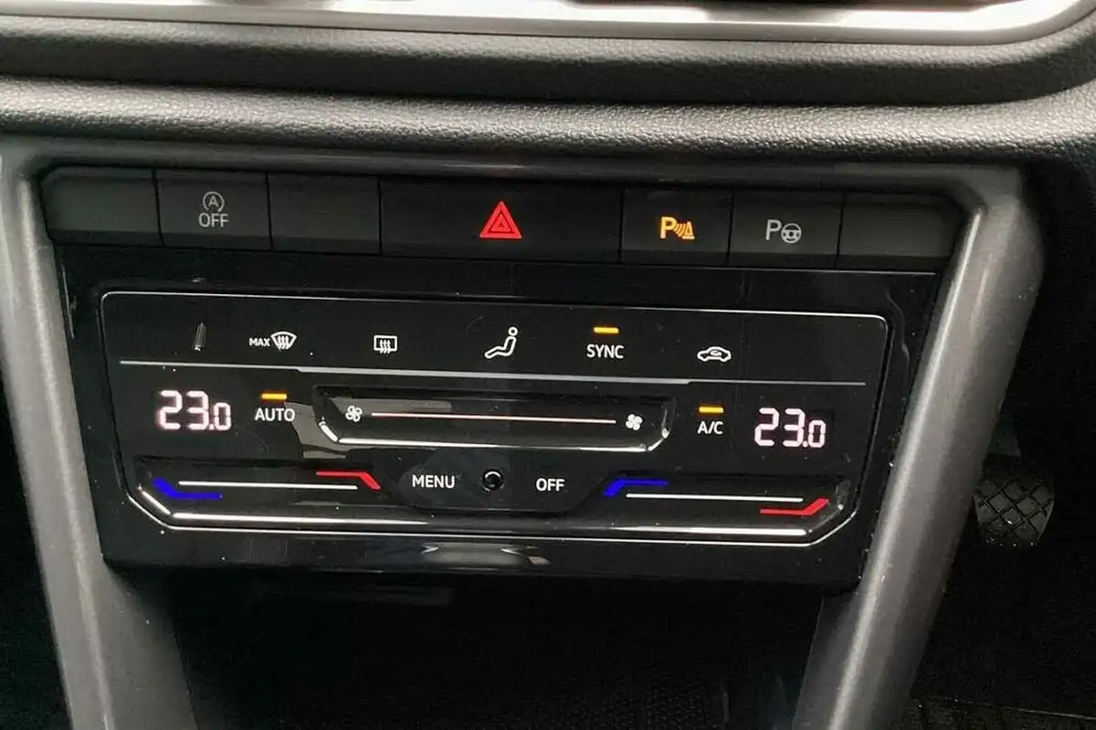 2022-volkswagen-t-roc-10-tsi-style-hatchback-5d-big-28