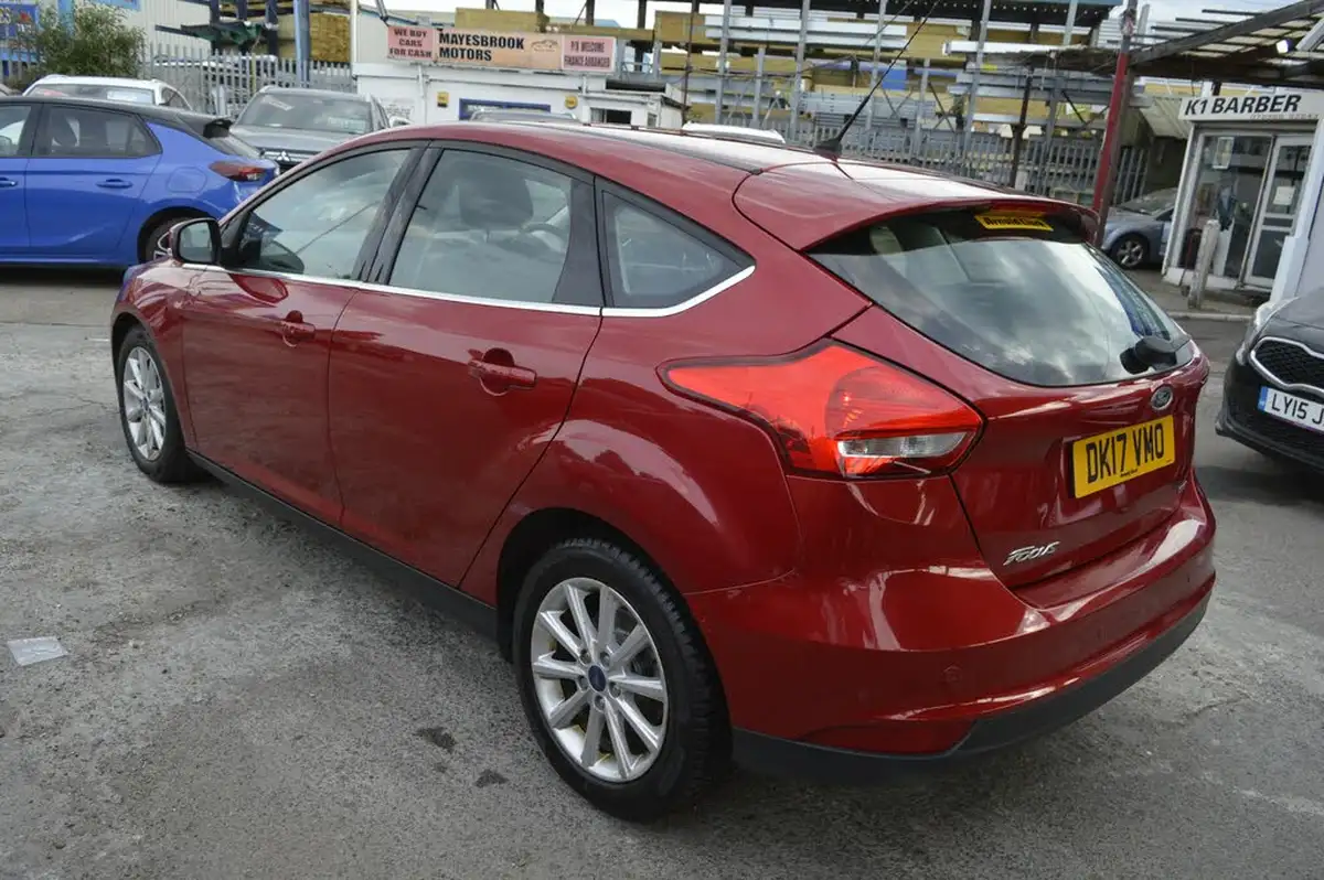 2017-ford-focus-15t-titanium-hatchback-auto-big-3
