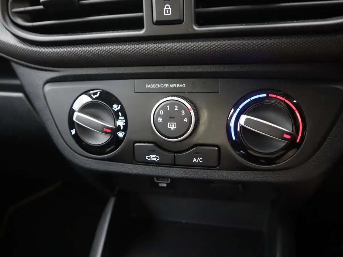 2020-hyundai-i10-10-se-big-26
