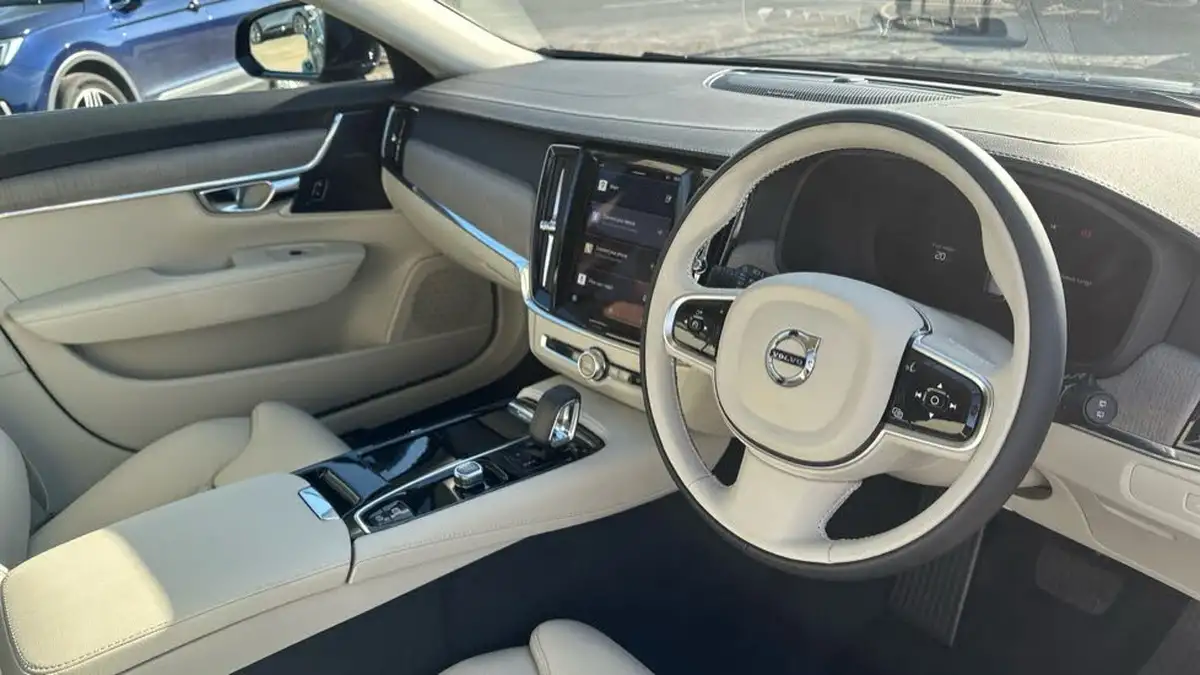 2025-volvo-v90-20-t6-plus-345bhp-dark-big-4