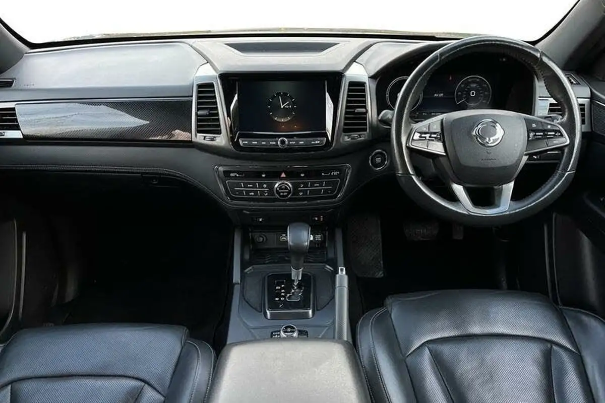 2022-kgm-ssangyong-musso-22td-saracen-202pseu6d-big-9