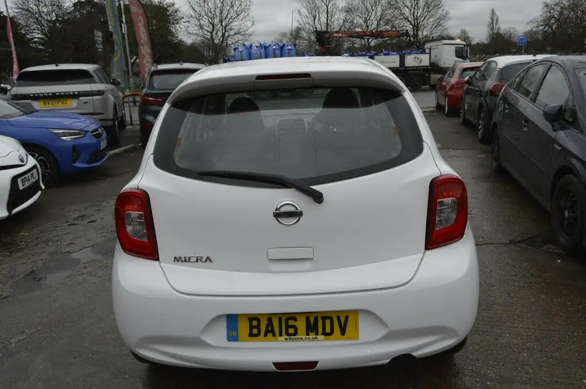 2016-nissan-micra-12-acenta-cvt-big-7