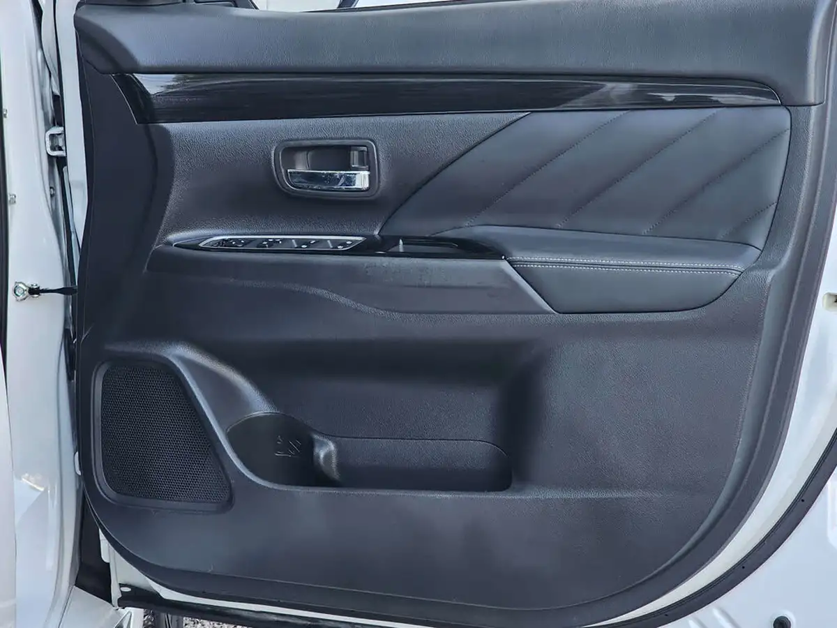 2017-mitsubishi-outlander-20-4hs-phev-5st-big-38