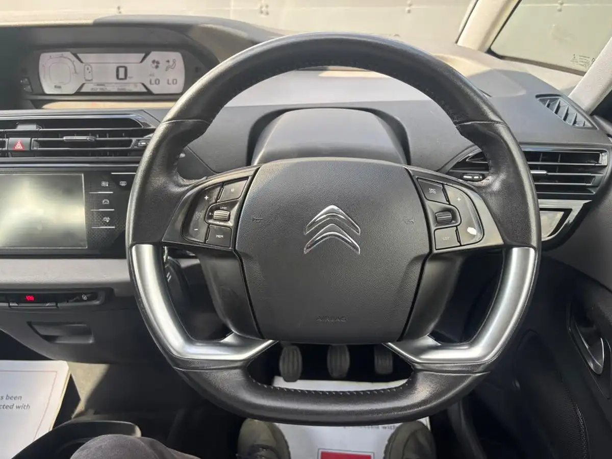 2016-citroen-c4-picasso-16bluehdi-vtr-120ps-big-16