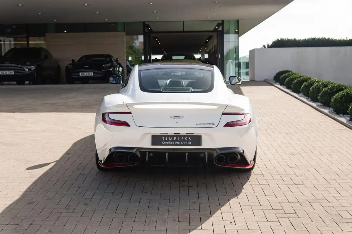 2017-aston-martin-vanquish-59-zagato-big-17