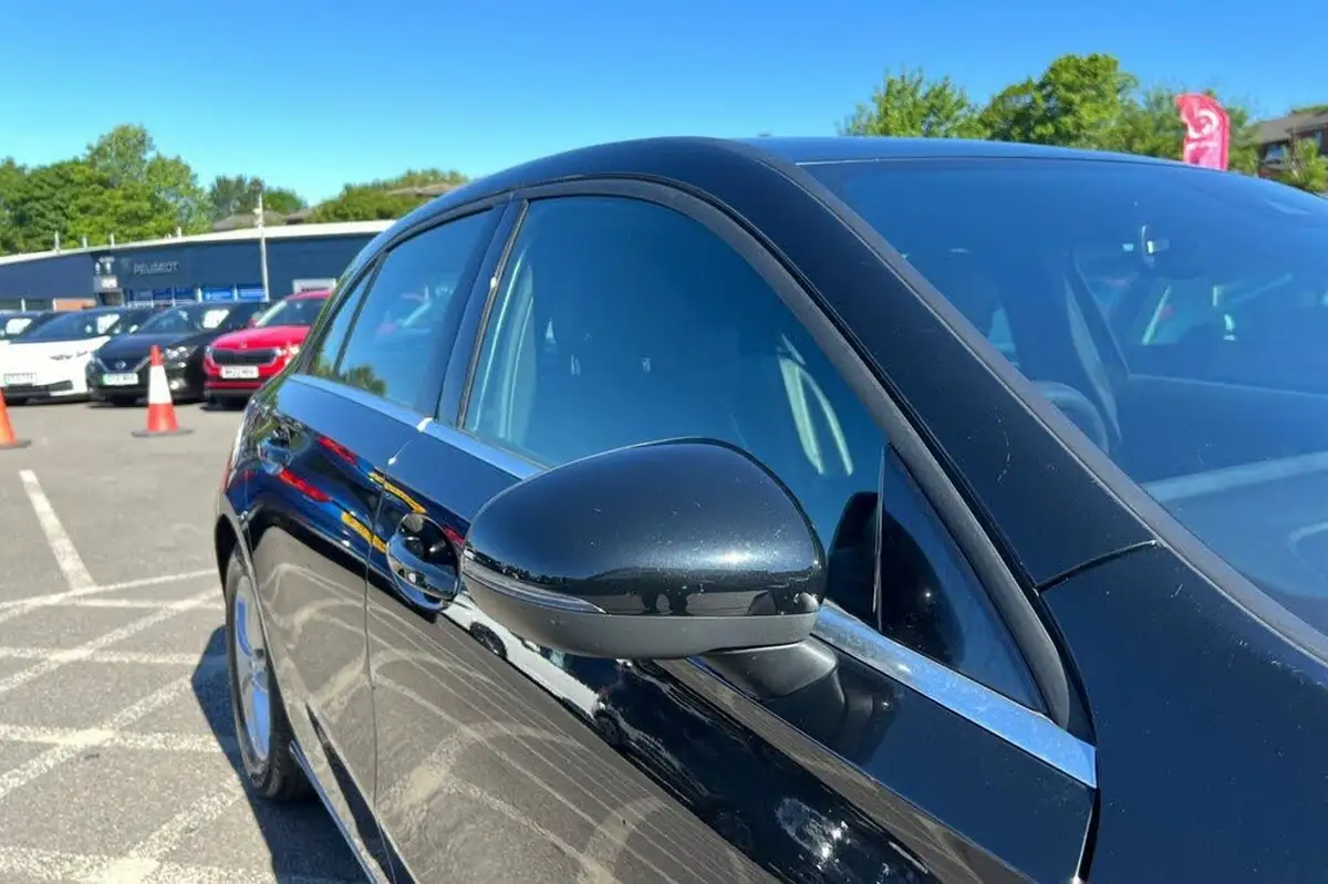 2019-mercedes-benz-a-class-15d-a180d-se-executive-7g-dct-big-19