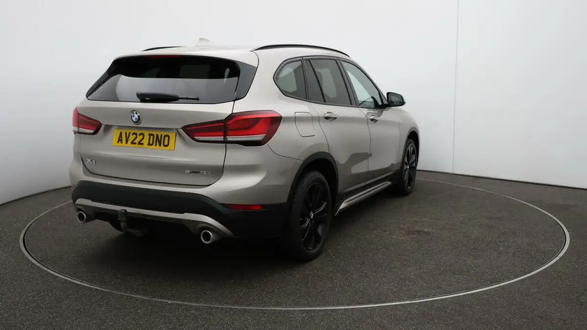 2022-bmw-x1-20td-sdrive18d-sport-big-56