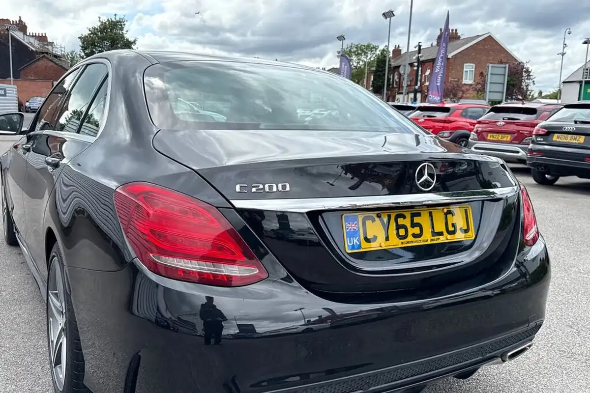 2015-mercedes-benz-c-class-20-c200-amg-line-184ps-ss-saloon-4d-7g-tronic-plus-big-7