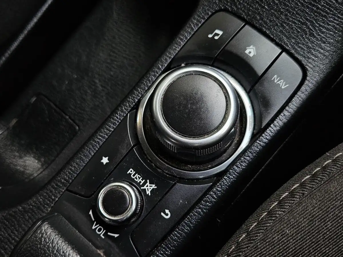 2018-mazda-mazda2-15-sport-nav-big-35