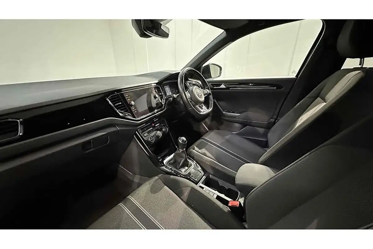 2021-volkswagen-t-roc-15-tsi-black-edition-big-18