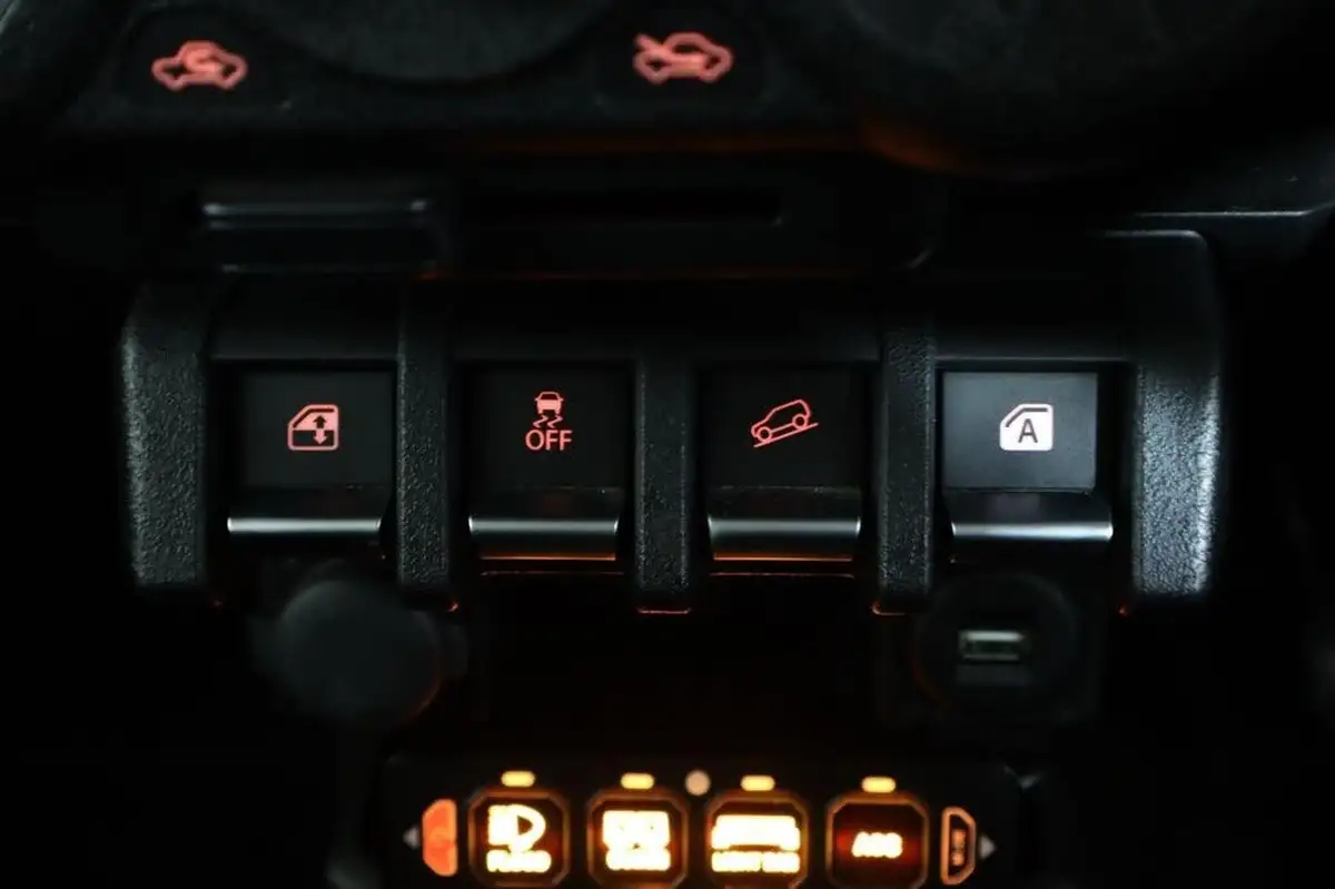 2024-suzuki-jimny-15-light-commercial-allgrip-big-17