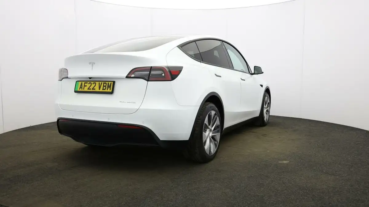 2022-tesla-model-y-e-long-range-big-51