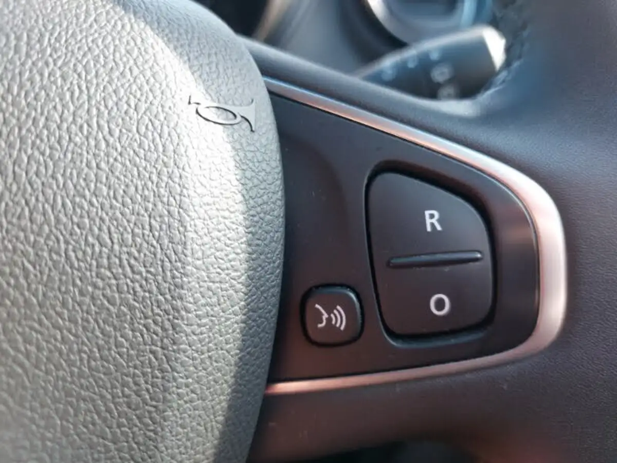 2019-renault-captur-13-tce-iconic-130bhp-ss-big-16