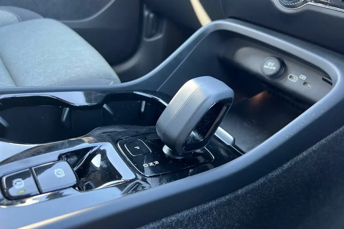 2024-volvo-xc40-20-b3-plus-big-12