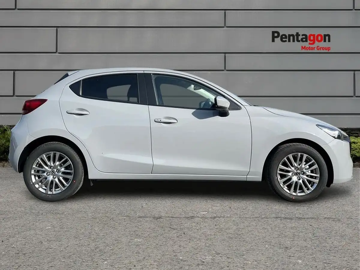 2025-mazda-mazda2-15-e-skyactiv-g-exclusive-line-big-10