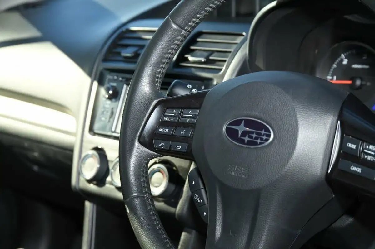 2012-subaru-xv-20td-se-lux-premium-big-15