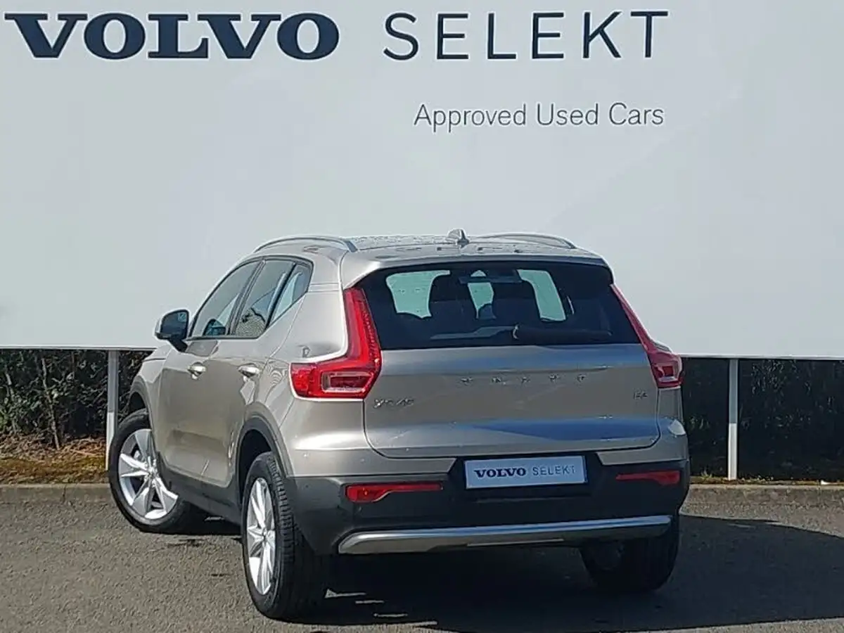 2023-volvo-xc40-20-b3-core-big-1