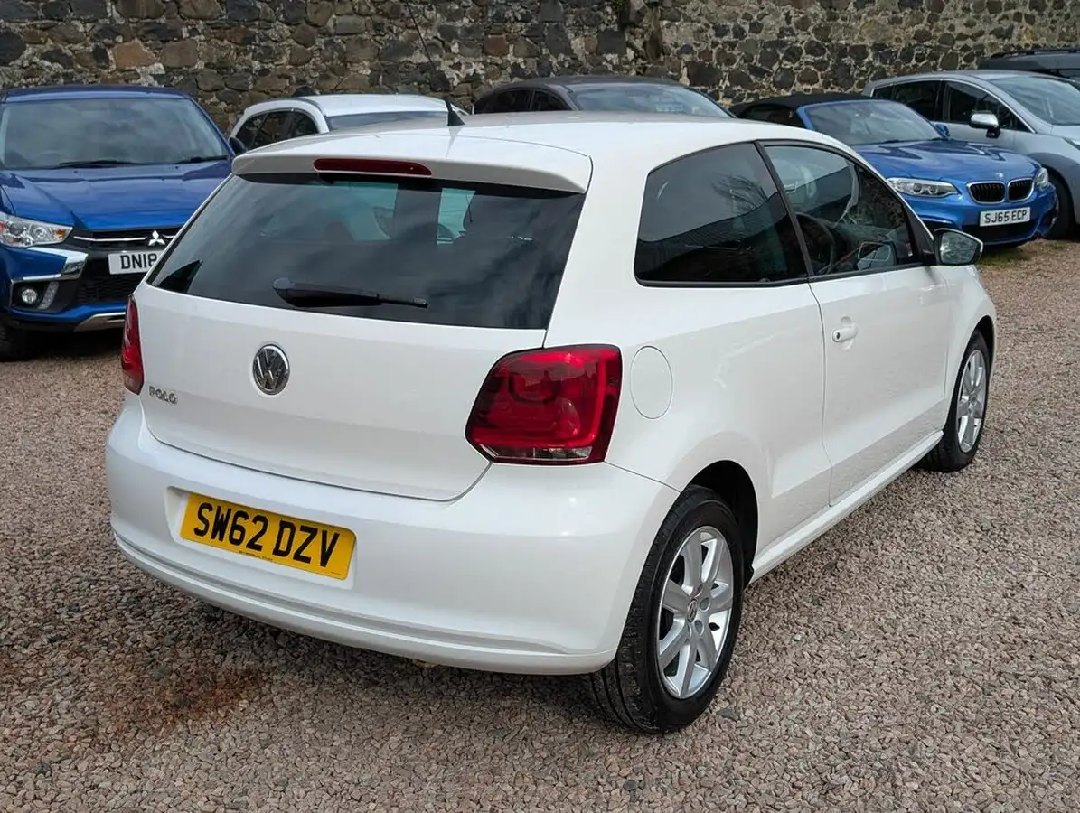 2012-volkswagen-polo-12-match-70ps-3d-big-18