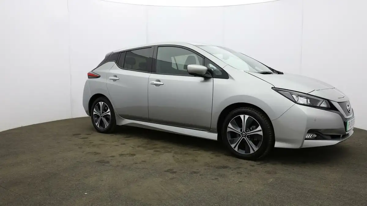 2021-nissan-leaf-e-tekna-big-40