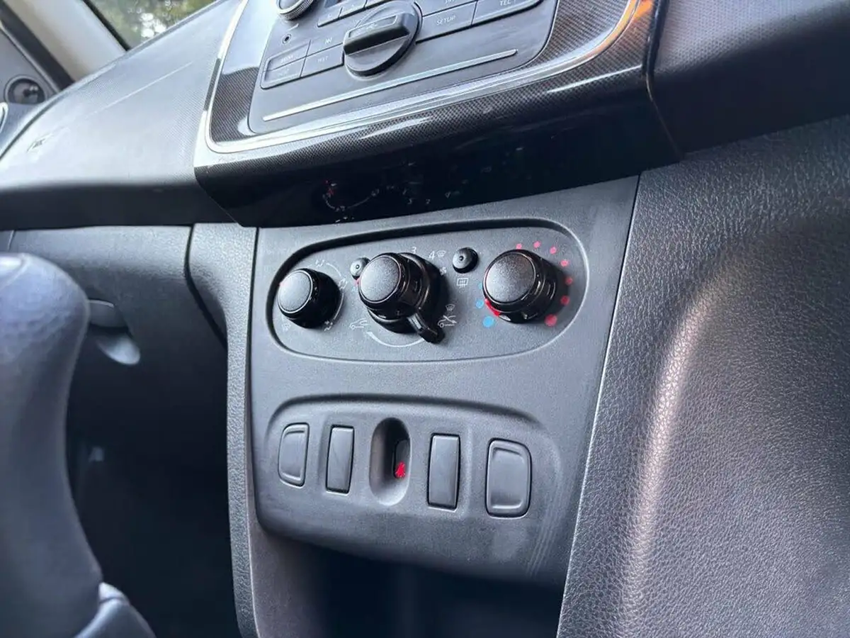 2020-dacia-sandero-10-sce-essential-big-15