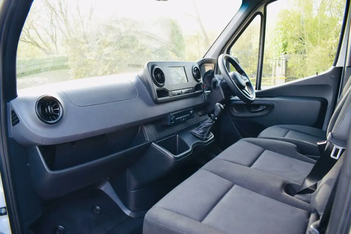 2023-mercedes-benz-sprinter-big-11