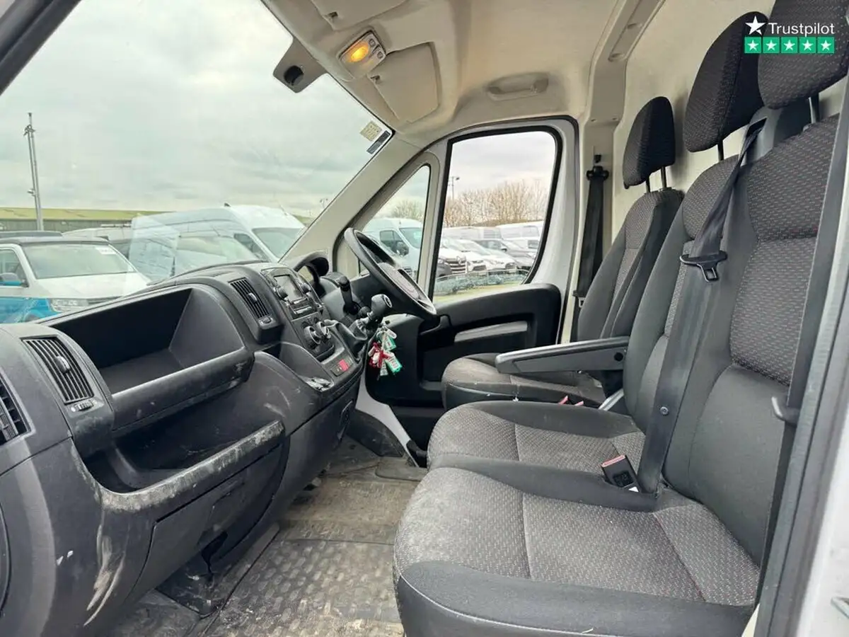 2022-citroen-relay-22bluehdi-35-l2h2-enterprise-big-8