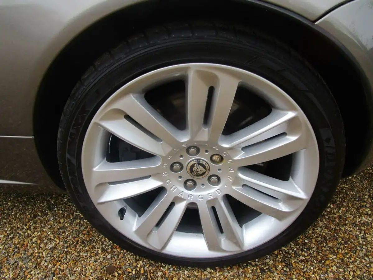 2010-jaguar-xkr-50-coupe-big-15
