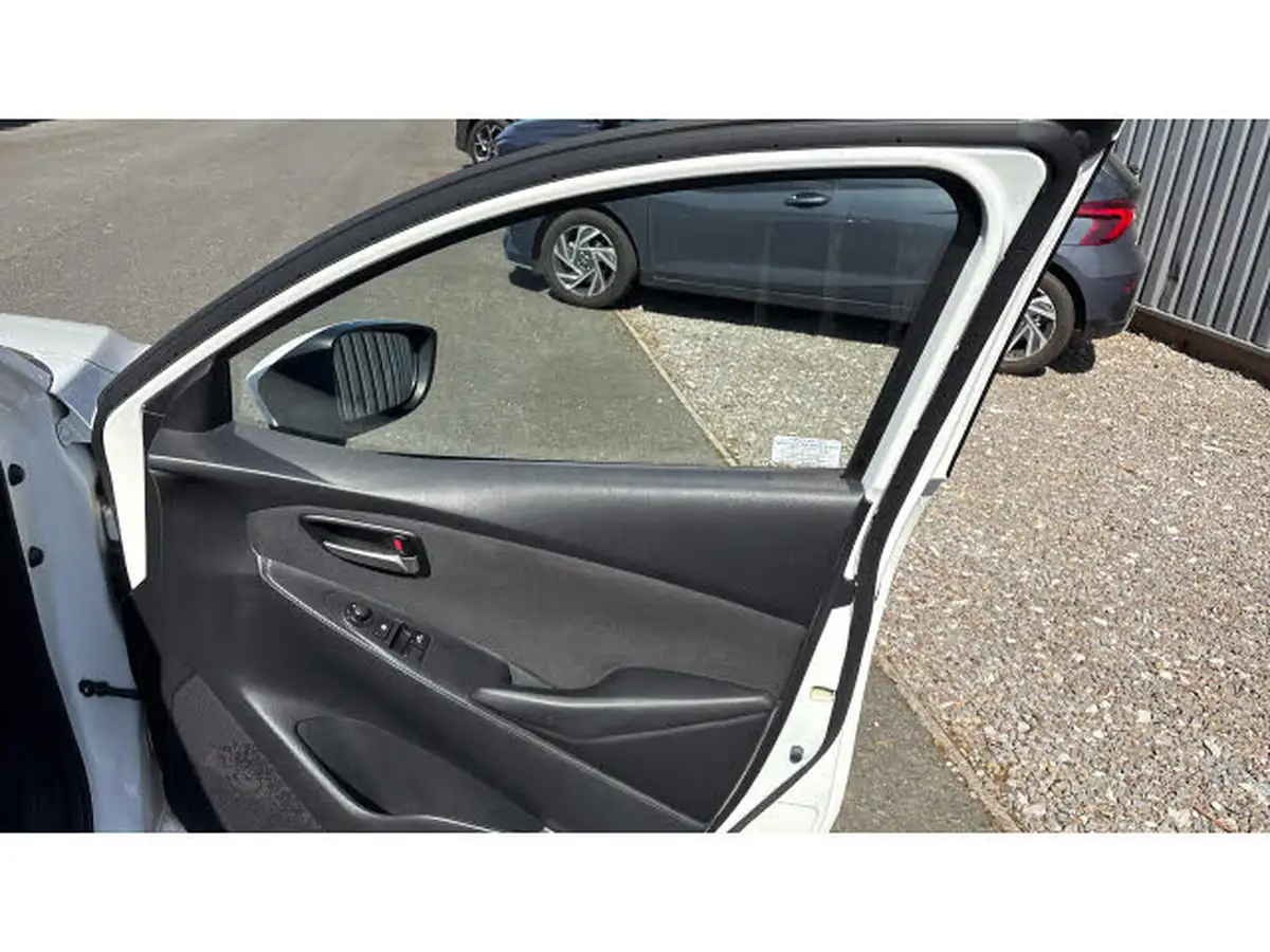 2016-mazda-mazda2-15-se-big-53