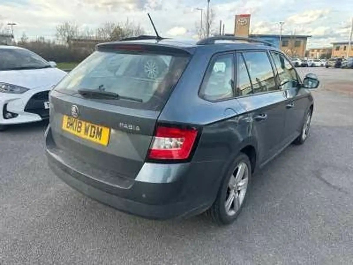 2018-skoda-fabia-10-tsi-se-l-95ps-estate-big-3