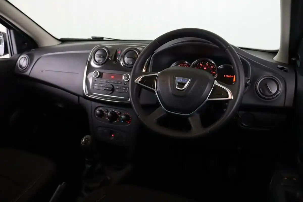 2020-dacia-sandero-10-sce-essential-big-12