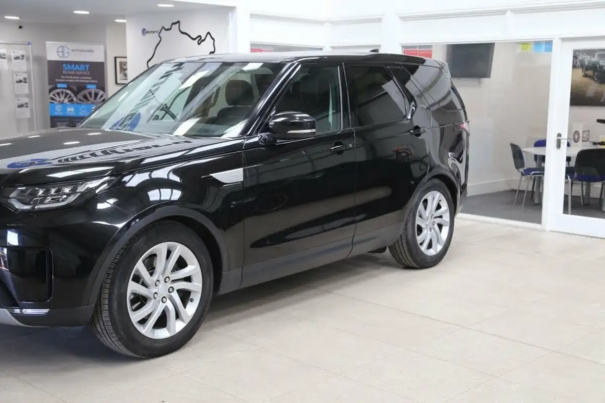 2017-land-rover-discovery-20sd4-hse-240ps-awd-station-wagon-5d-auto-big-1