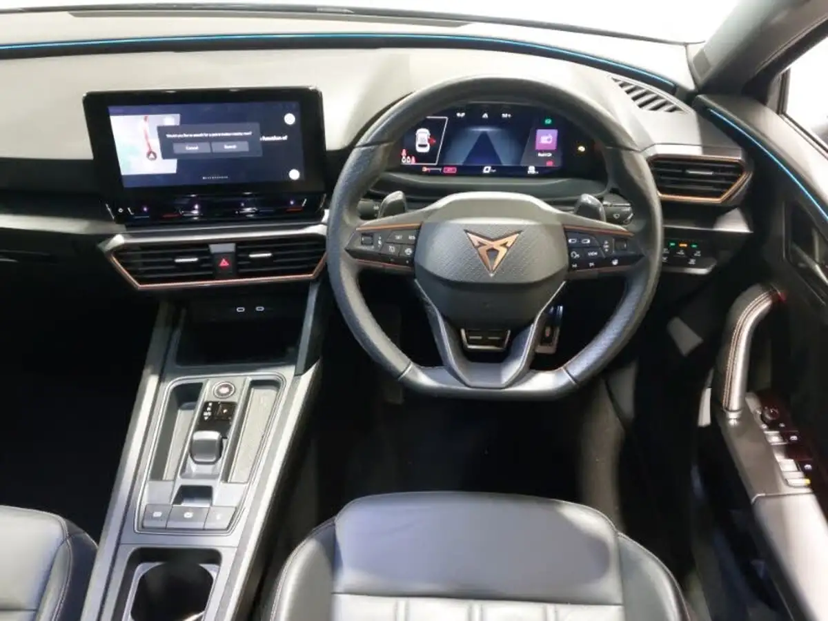 2022-cupra-leon-nf-20-tsi-vz3-300ps-hatchback-big-10