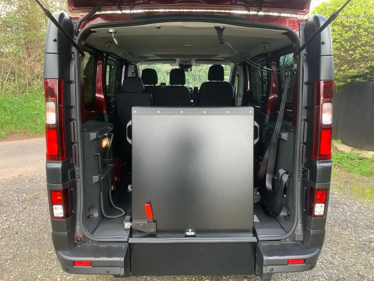 2023-renault-trafic-passenger-20-blue-dci-sl28-110-business-big-7