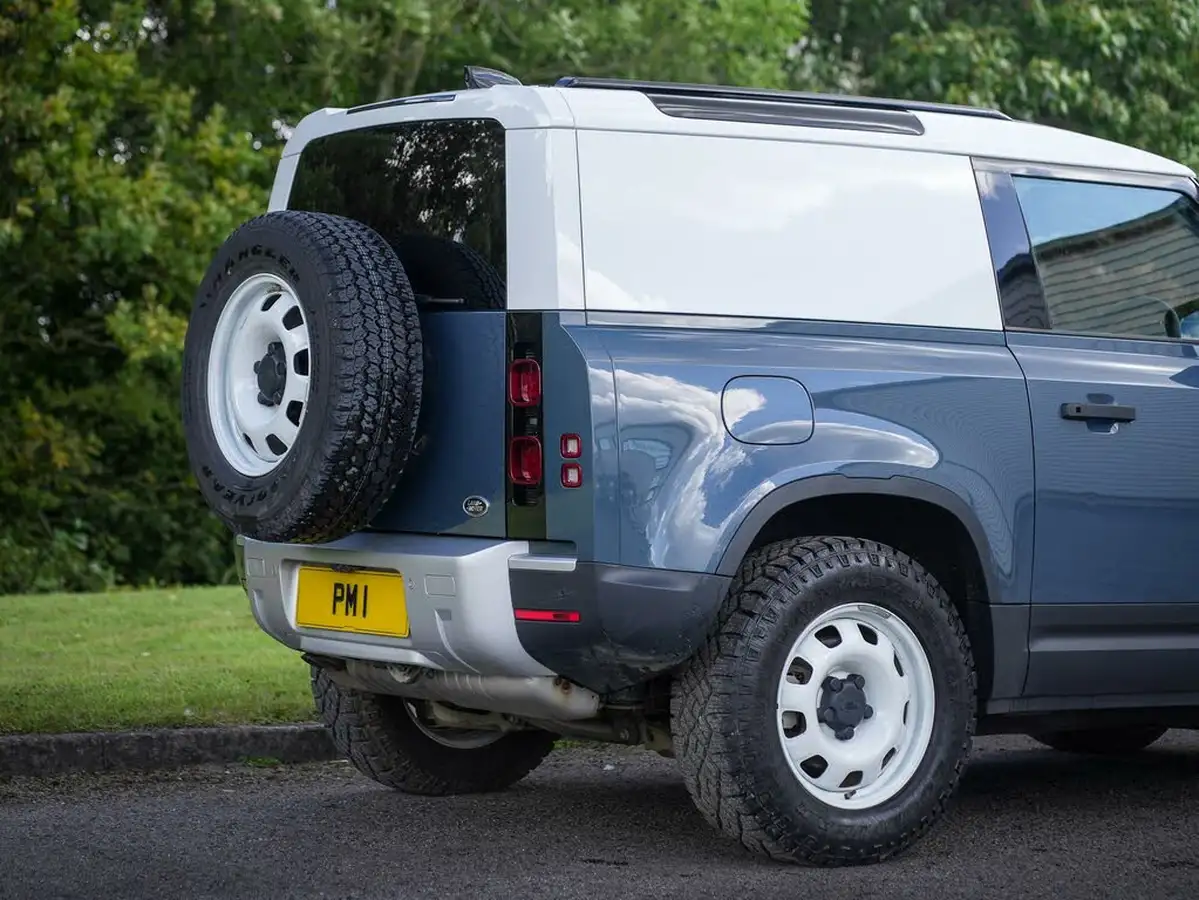 2021-land-rover-90-defender-30-d200-hard-top-standard-90-big-44