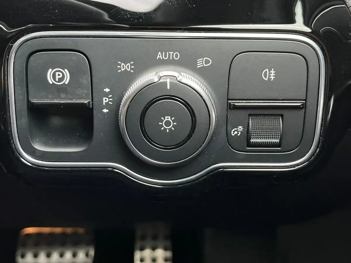 2021-mercedes-benz-a-class-13-a180-amg-line-hatchback-5d-7g-dct-big-24