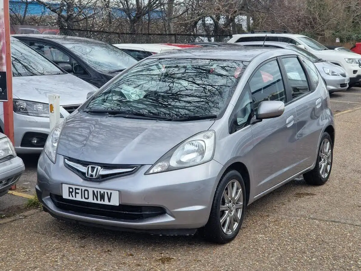 2010-honda-jazz-14-si-big-6