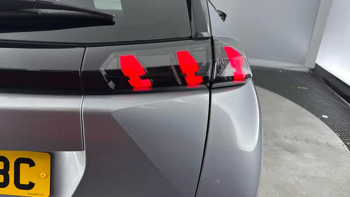 2022-peugeot-2008-suv-e-gt-big-24