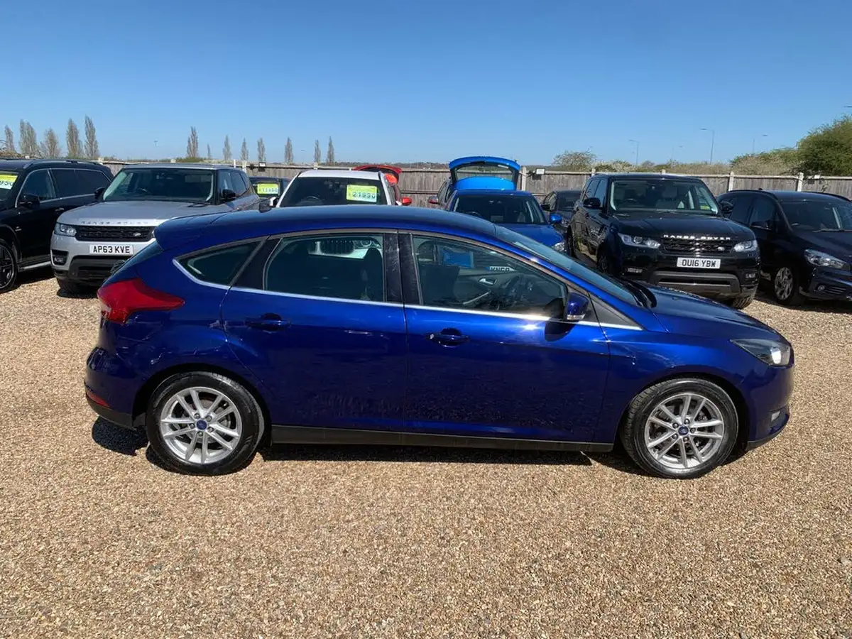 2015-ford-focus-16tdci-zetec-hatchback-big-7