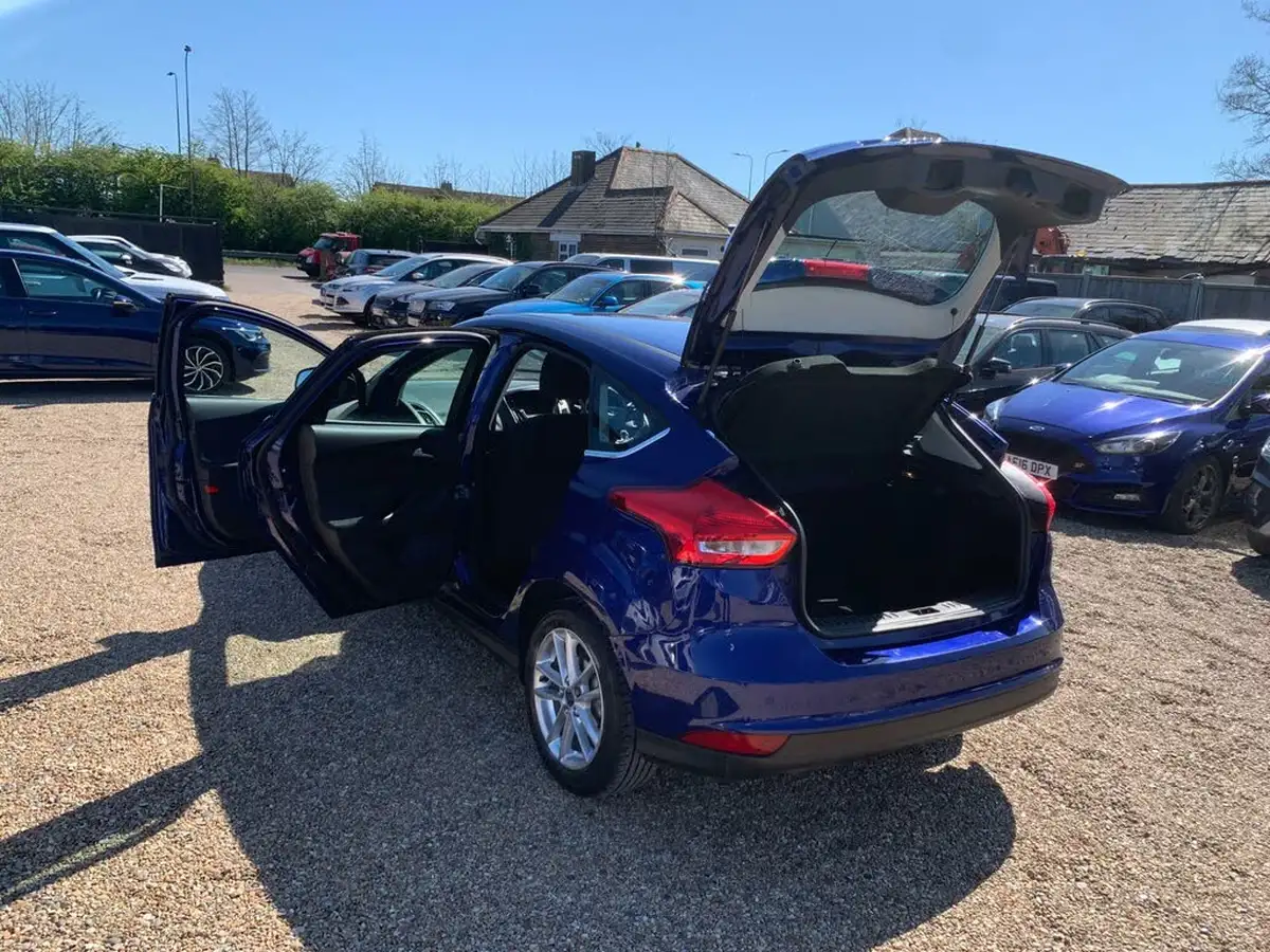 2015-ford-focus-16tdci-zetec-hatchback-big-31