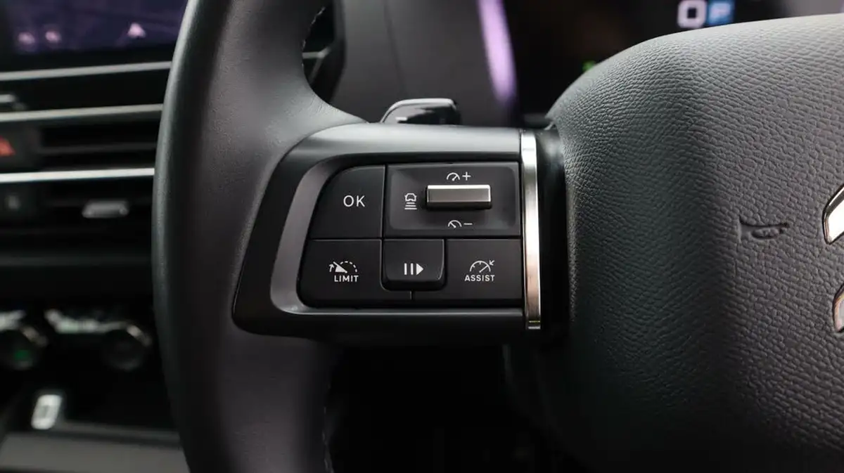 2023-citroen-c4-15bluehdi-shine-plus-big-23