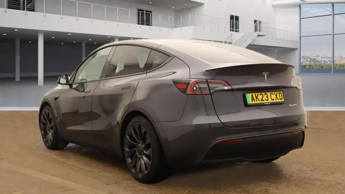 2023-tesla-model-y-e-performance-big-1