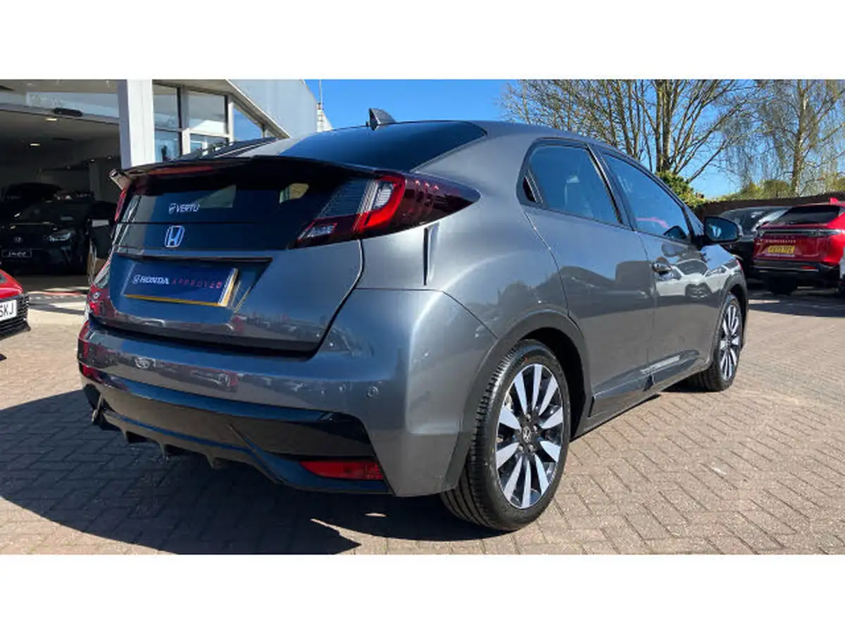 2016-honda-civic-18-i-vtec-se-plus-navi-ss-hatchback-big-17
