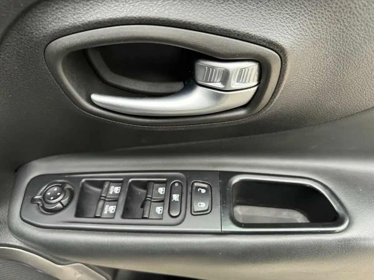 2018-jeep-renegade-10-gse-limited-big-23