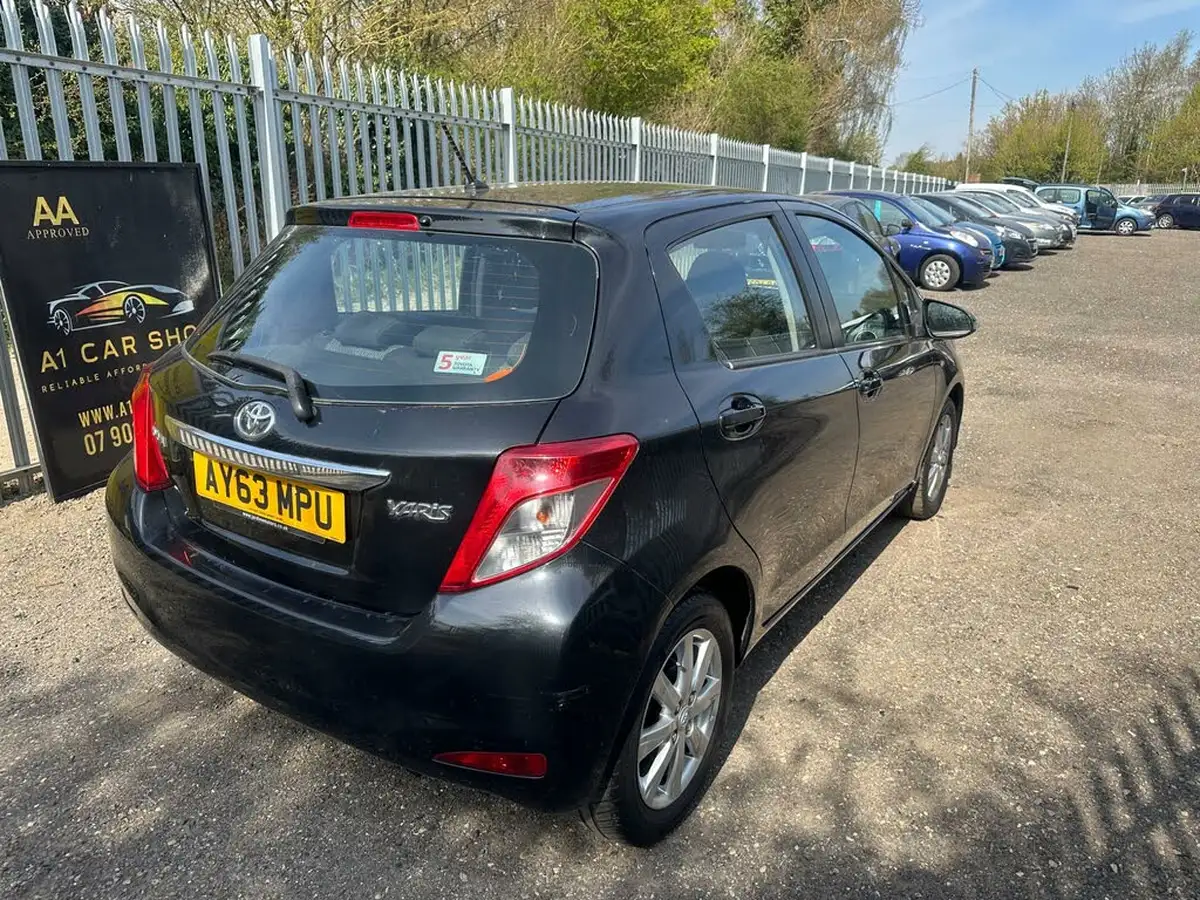 2013-toyota-yaris-10-tr-touch-go-5d-big-7